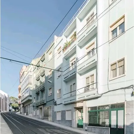 1 E 2 Pessoas-lisboa-alcantara Лиссабон